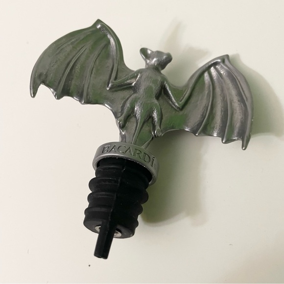 Bacardi Rum Gothic Bat Liquor Bottle Spout Pourer Stopper Top Metal Pewter Bar - Picture 1 of 16